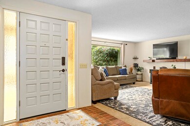 3 Entry with Smart Lighting and Smart En