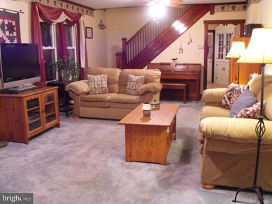 58 N Railroad Ave, New Holland, PA 17557 - photo 4