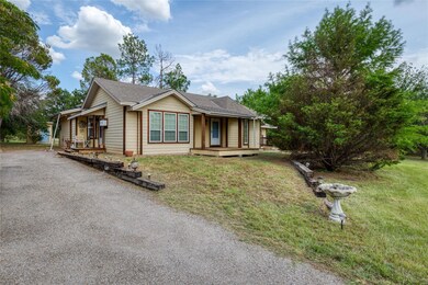 154 Carey Ln, Springtown, TX 76082 - photo 2