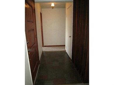 Entry/Foyer.