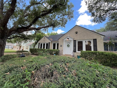 1417 Carlisle St, Rosenberg, TX 77471 - photo 2