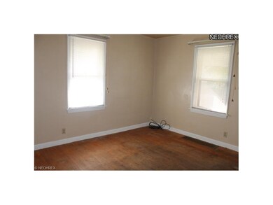 Extra den, office, or 4th bedroom