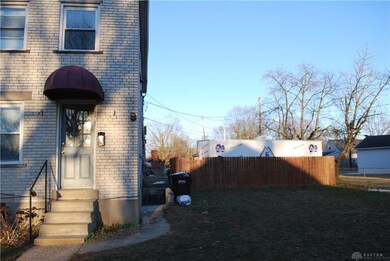 Side and way into Lower Unit (Lucas St)