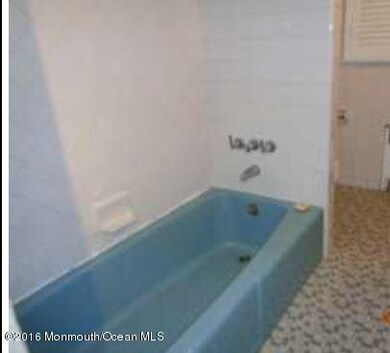 70 N 5th Av LB Bathroom