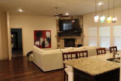 519 Paradise St, Fort Worth, TX 76111 - photo 6