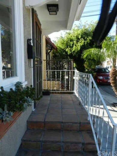 Nice tiled entry just ads to the charm and look of