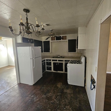 637 N Maddox Ave, Dumas, TX 79029 - photo 6