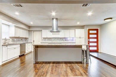 5302 Apple Blossom Ln, Friendswood, TX 77546 - photo 4