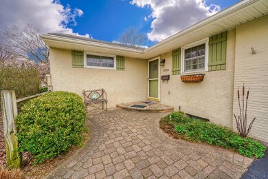 1780 Riverhill Rd