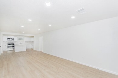 1103 Bayou Dr, Alvin, TX 77511 - photo 4