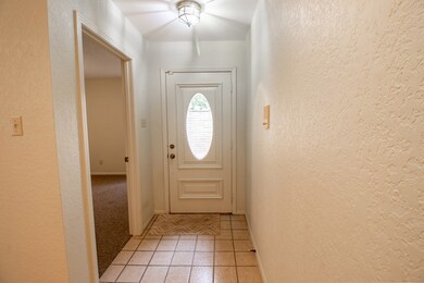 1127 Lois St, Kerrville, TX 78028 - photo 3