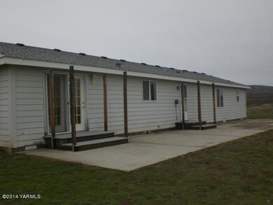 561-824790-back of home left angle