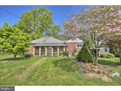 405 Parkside Ave, Reading, PA 19607 - photo 2