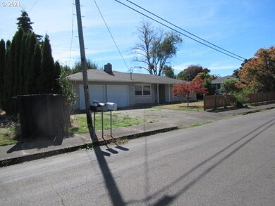 456 SW Chapman St, Sheridan, OR 97378 - photo 2