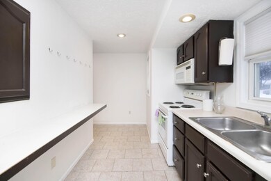 2719_Amherst_Ave_07