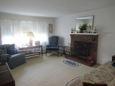 547 Pleasant St, Franklin, MA 02038 - photo 2