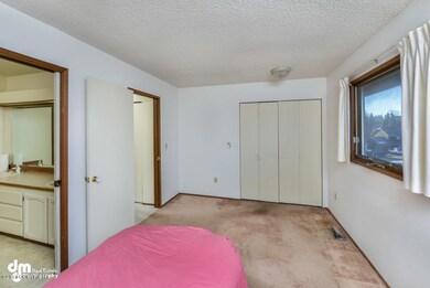 10105 Nantucket Loop, Anchorage, AK 99507 - photo 4