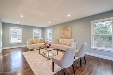04-LIVING ROOM