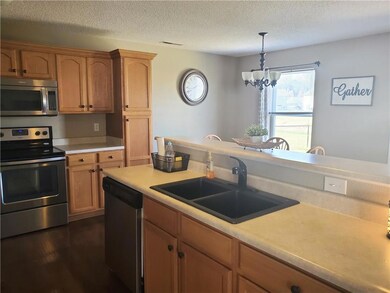 2426 Meadow Bend Dr, Columbus, IN 47201 - photo 6