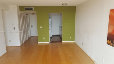 2020 NE 135th St unit 406, North Miami, FL 33181 - photo 3