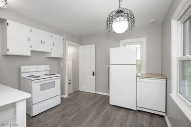 5549 Thomas St, Maple Heights, OH 44137 - photo 6