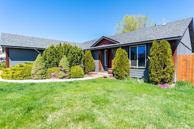 2217 SW Lava Ct, Redmond, OR 97756 - photo 3