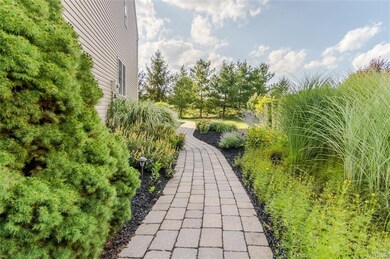 1399 Mohr Cir, Macungie, PA 18062 - photo 4