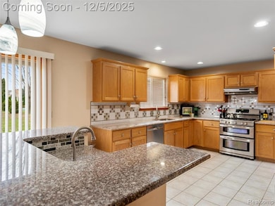 48233 Lamplighter Trail, Macomb, MI 48044 - photo 6