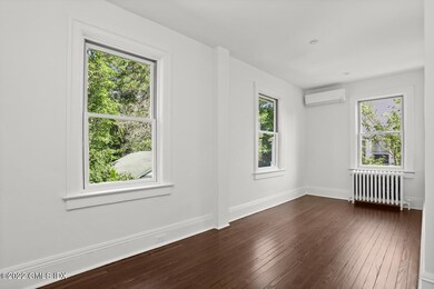 19 Division St Greenwich CT-large-020-01
