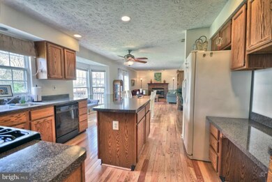 6246 Rainier Dr, Frederick, MD 21703 - photo 2