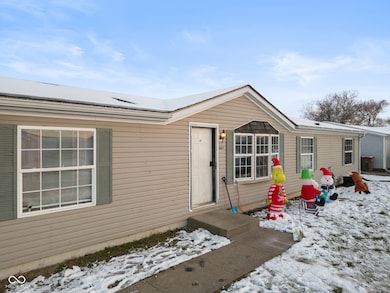 4687 Breckenridge Dr, Columbus, IN 47203 - photo 2