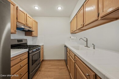 Kitchen w. gas stove