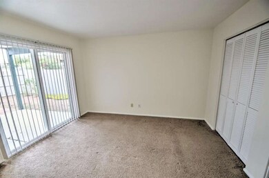 bedroom 1-pic 1
