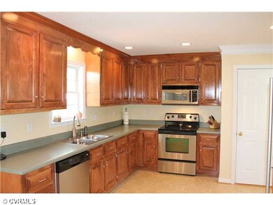 Cafeteria/Kitchen - All Appliances, Lots of Cabine