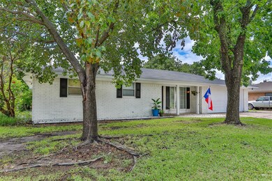 2018 Greenbriar Dr, Gainesville, TX 76240 - photo 4
