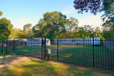 607 Oak Hill Ln, Pinehurst, TX 77362 - photo 2