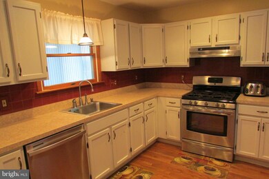 605 Hilltop Rd, Catonsville, MD 21228 - photo 6