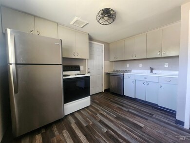 209 W 25th St, Burley, ID 83318 - photo 2