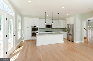 10681 Yorktown Ct, Fairfax, VA 22030 - photo 5