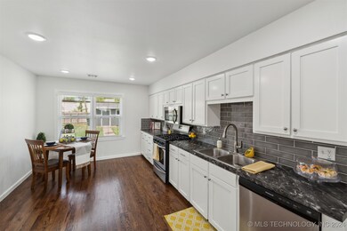 704 E Mayberry Ave, Claremore, OK 74017 - photo 7