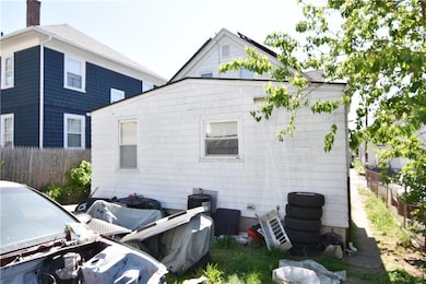 16 Flora St, Providence, RI 02904 - photo 2