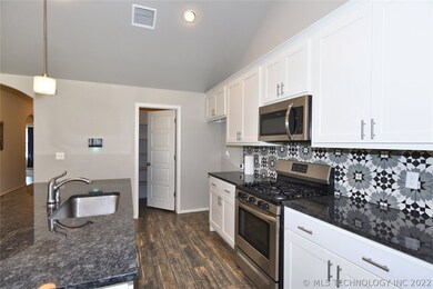 Love the counter, back splash and stainless applia