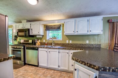 25 James St, Bethlehem, NH 03574 - photo 6