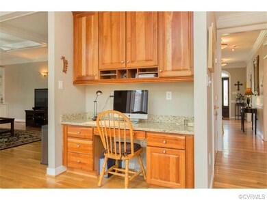Work area in Breakfast Nook.  Great flow to the Fa