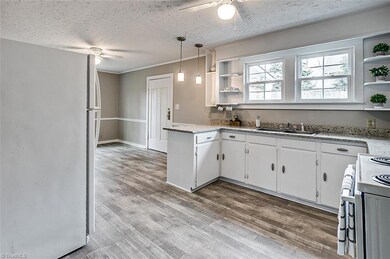 1047 Robbins St, Asheboro, NC 27203 - photo 7