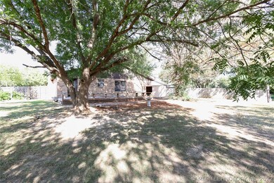 1722 Wildewood Dr, Ardmore, OK 73401 - photo 3
