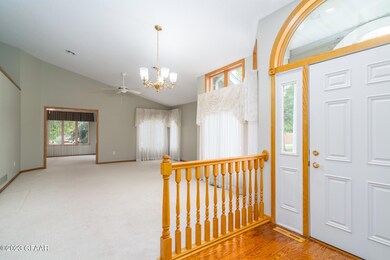 825 Orchard Circle