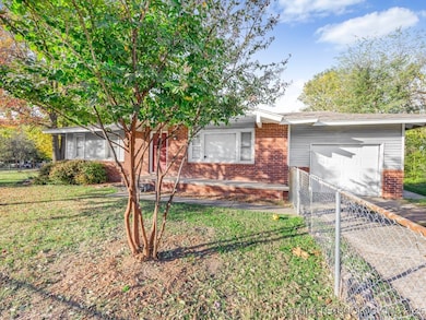 2909 E Woodrow Place, Tulsa, OK 74110 - photo 2