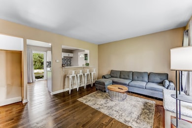 219 Monterey Dr, Bolingbrook, IL 60440 - photo 3