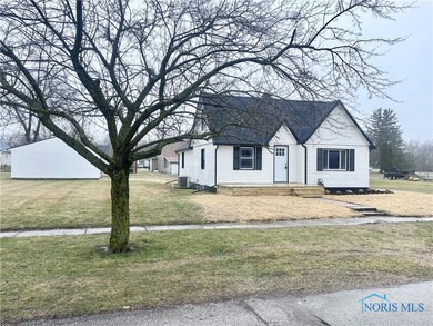 423 Henry St, Woodville, OH 43469 - photo 2